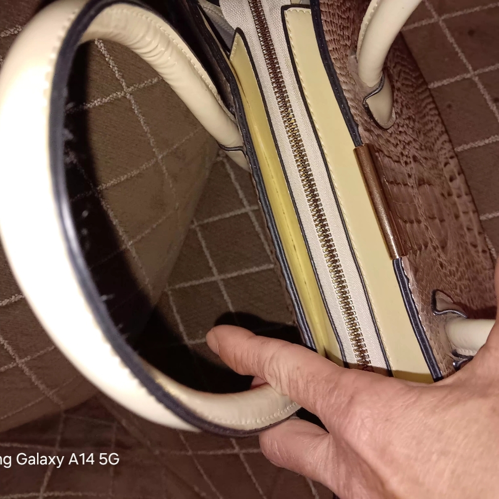 Nwot Croc Embossed 4 Pc Set - image 6